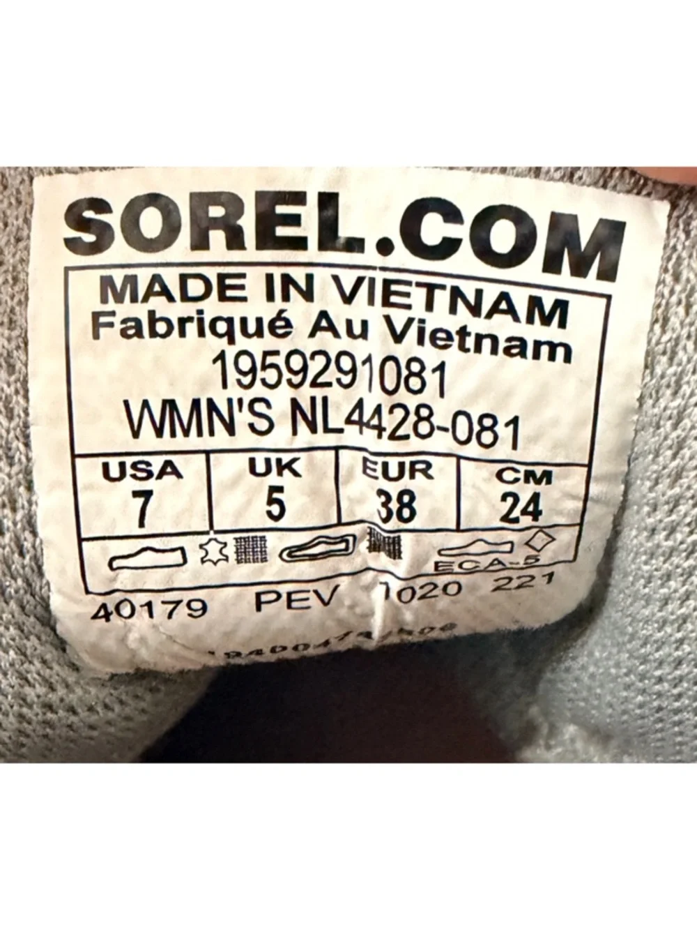 Sorel Out N About III Classic Leather Boot In Dove Peach - 7